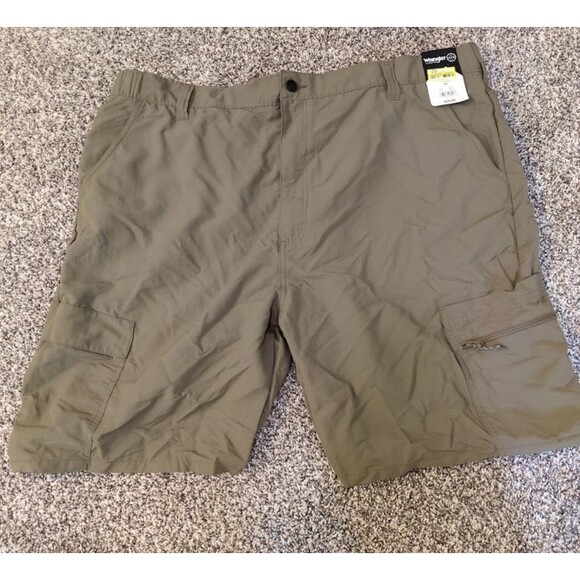 NEW Wrangler ATG All Terrain Gear Cargo Shorts Men’s Size 44 Tan Stretch Outdoor - Picture 1 of 5
